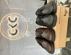 Giày Dr.Martens 9h09 Hoàng Phúc màu đen