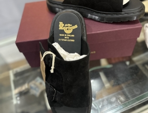 Dép Bảng Dr. Martens 2024 Main ENGLAND